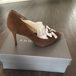 Ann Taylor Aiden Tassel Pump